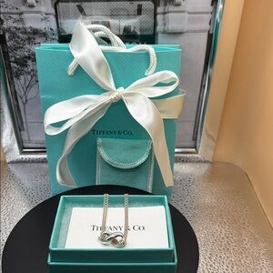 Full inclusion🌼🌸Tiffany & Co. Infinity Silver Necklace W/ Pouch-No callouts-